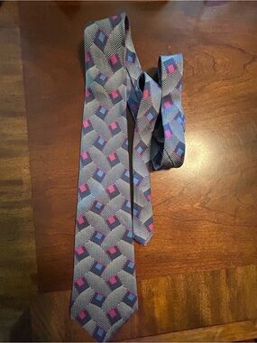 Tanner Geometric Pattern 100% Silk Neck Tie